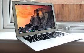 Apple intenţionează să lanseze un nou MacBook low-cost