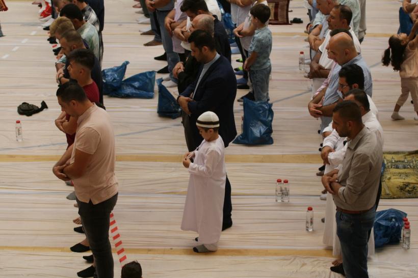 GALERIE FOTO - Musulmanii din București celebrează sărbătoarea sacrificiului Eid al-Adha