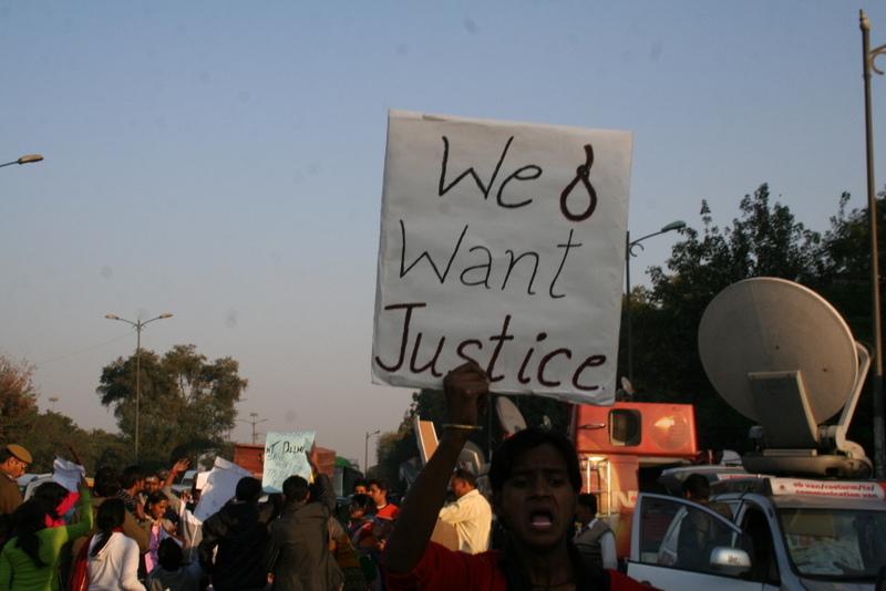 India: Pedeapsă cu moartea pentru doi bărbaţi care au violat o fetiţă de opt ani