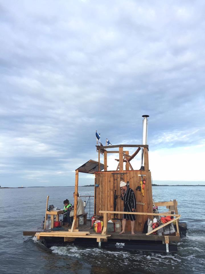 Un finlandez a traversat Golful finic cu ... sauna 18628740