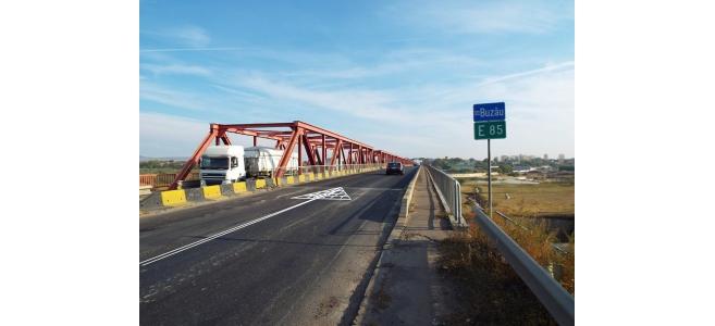 Podul metalic de la Mărăcineni se redeschide pe 30 august