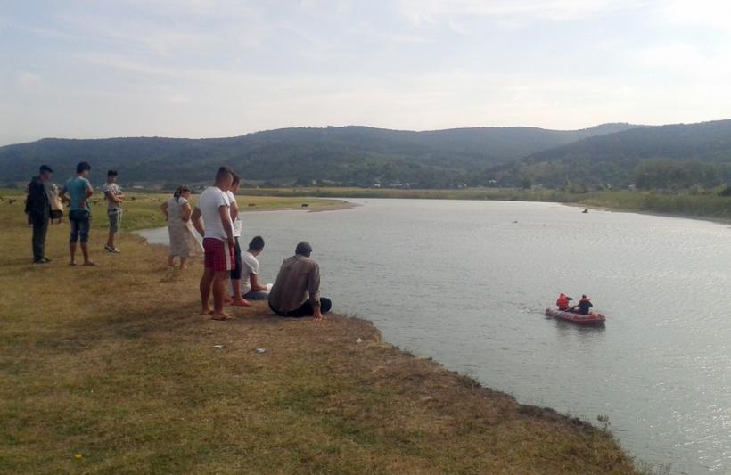 Scafandrii au reînceput căutarea trupului băiatului de 12 ani, înecat în râul Siret