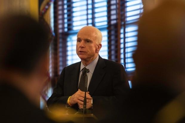 Lumea politică îi aduce un omagiu senatorului american John McCain