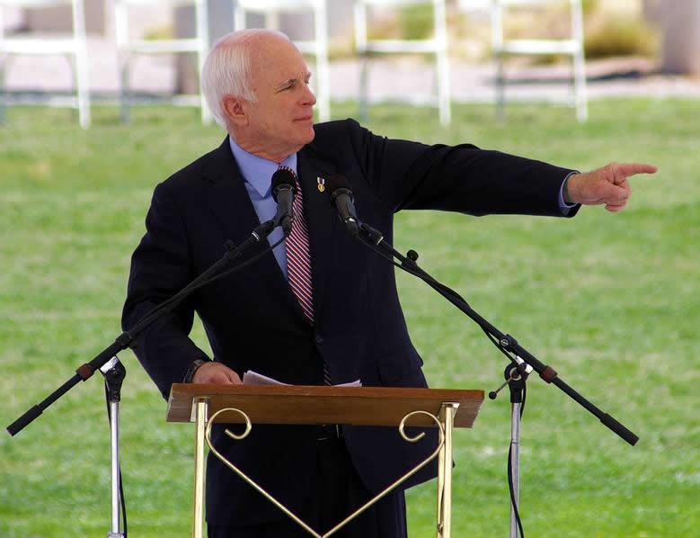 MAE: Senatorul John McCain a fost un prieten constant al României