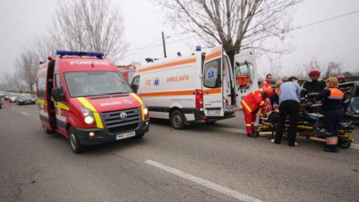 Doi adulţi şi un copil au fost răniţi într-un accident rutier în Suceava