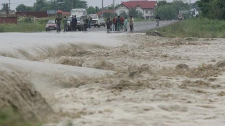 Cod galben de inundaţii pe râuri din judeţele Suceava, Harghita şi Neamţ, în orele următoare
