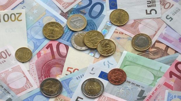 Moneda naţională s-a depreciat, miercuri, în raport cu principalele valute