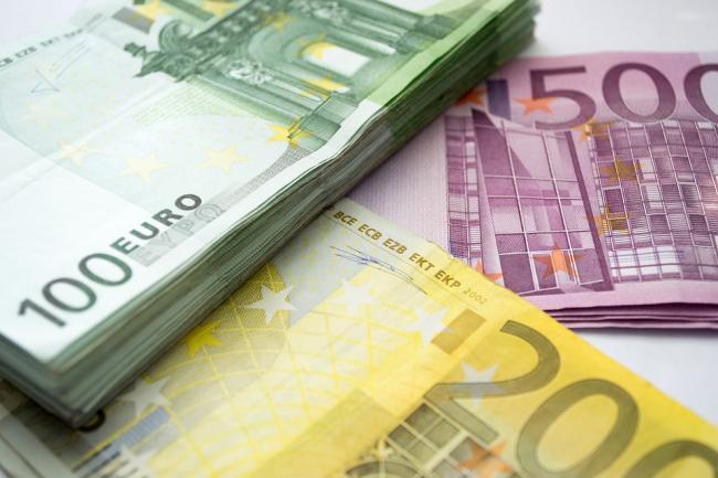 Moneda naţională câştigă teren în raport cu euro. BNR a anunţat un curs de 4,6430 lei/euro