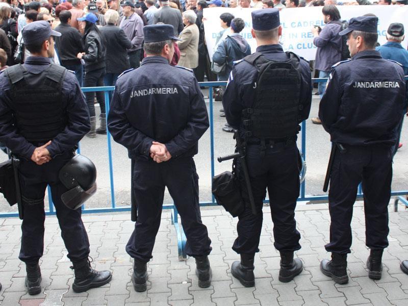 Peste 250 de poliţişti vor asigura ordinea publică la meciul FCSB - Rapid Viena