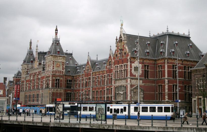 Doi răniți în urma unui atac cu cuțitul la Gara Centrală din Amsterdam
