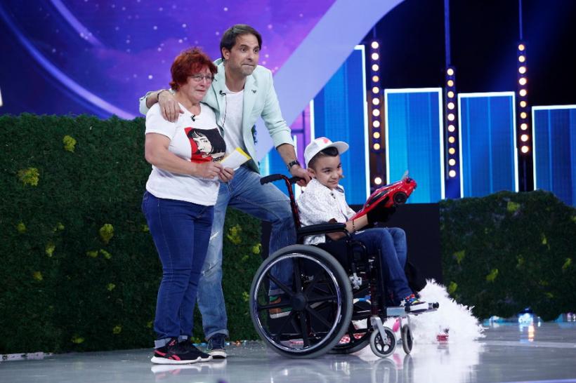 Oamenii au sărit în ajutorul lui Dragoș Condescu, puștiul în scaun cu rotile, de la concursul Next Star