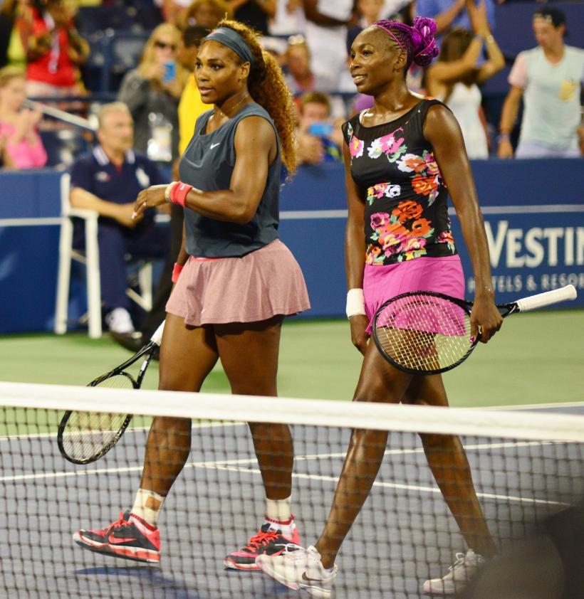 Serena Williams, victorie clară în fața surorii sale, Venus Williams