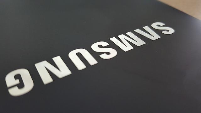 Noutatea de la Samsung: Un smartphone pliabil