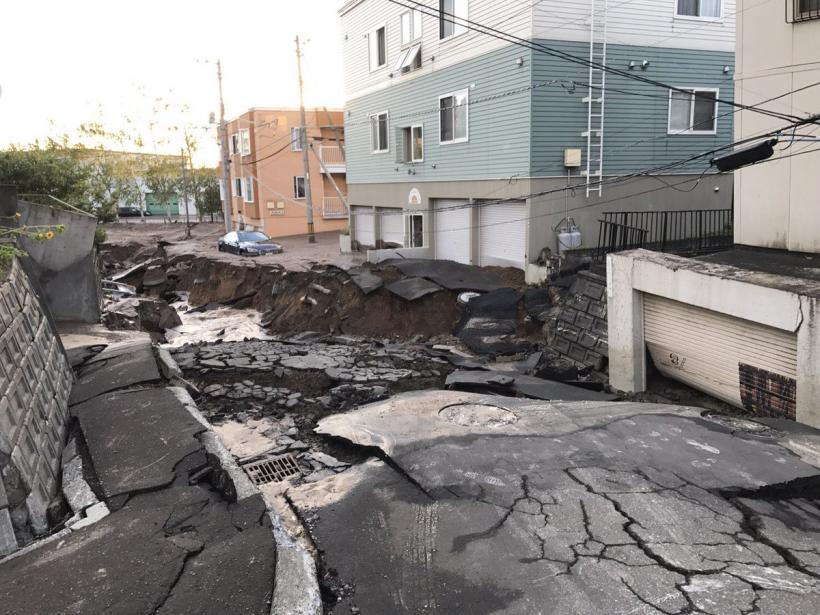 Cel puțin 4 morți , 33 de dispăruți și 300 de răniți după un cutremur puternic în Japonia