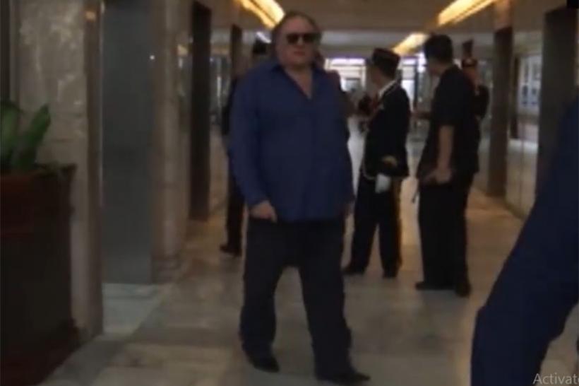 VIDEO - Gerard Depardieu a apărut într-un hotel din Phenian