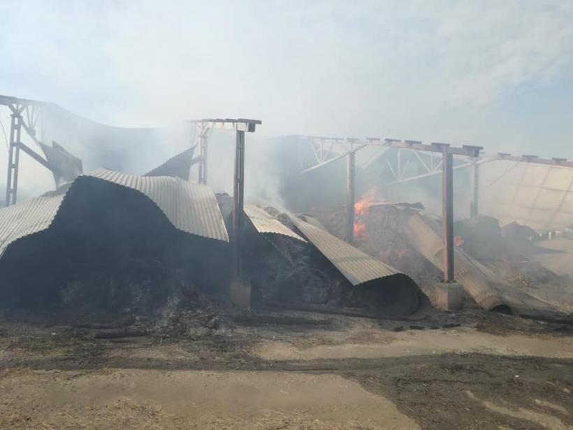 Botoşani: Incendiu cu pagube de 225.000 de lei, stins de pompieri după 36 de ore de intervenţie