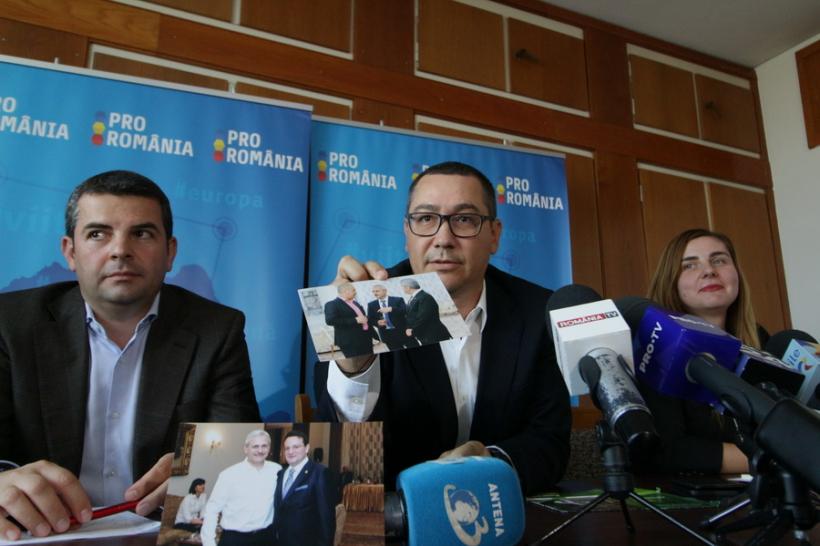 Ponta a prezentat o fotografie cu Liviu Dragnea alături de Vasile Dîncu şi Gabriel Oprea: E de la un eveniment privat