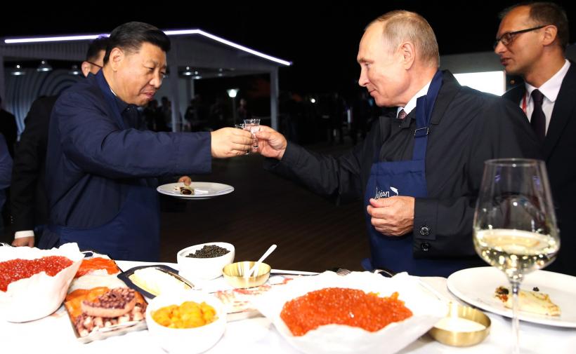 Vladimir Putin și Xi Jinping au mâncat clătite cu icre negre și au băut vodca