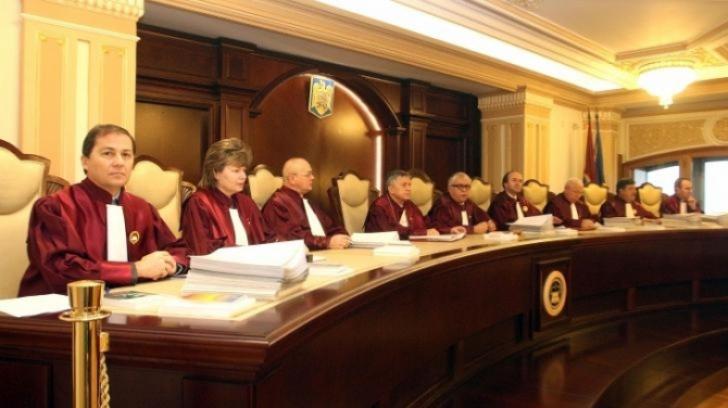 Curtea Constituţională: Nu există conflict juridic între preşedinte şi prim-ministru, în cazul concediului luat de Dăncilă