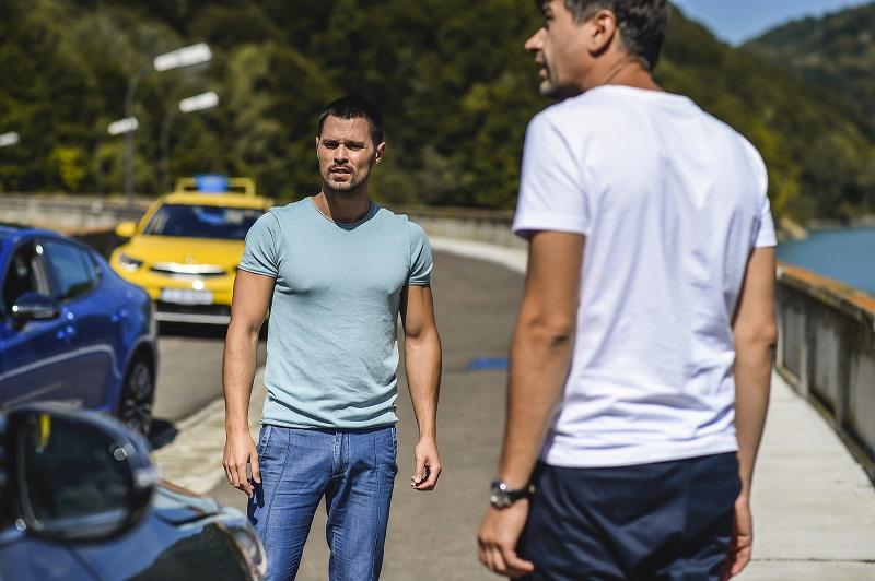 Fructul oprit sezonul 2 episodul 3. Alex și Adrian luptă să o oprească pe Sonia de la un gest necugetat: “Nu trebuie să se termine nimic, Sonia!” 18631186