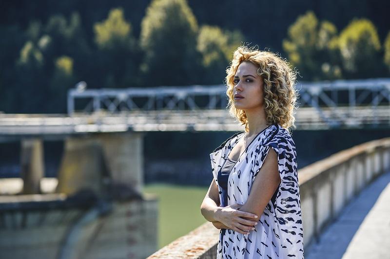 Fructul oprit sezonul 2 episodul 3. Alex și Adrian luptă să o oprească pe Sonia de la un gest necugetat: “Nu trebuie să se termine nimic, Sonia!” 18631189