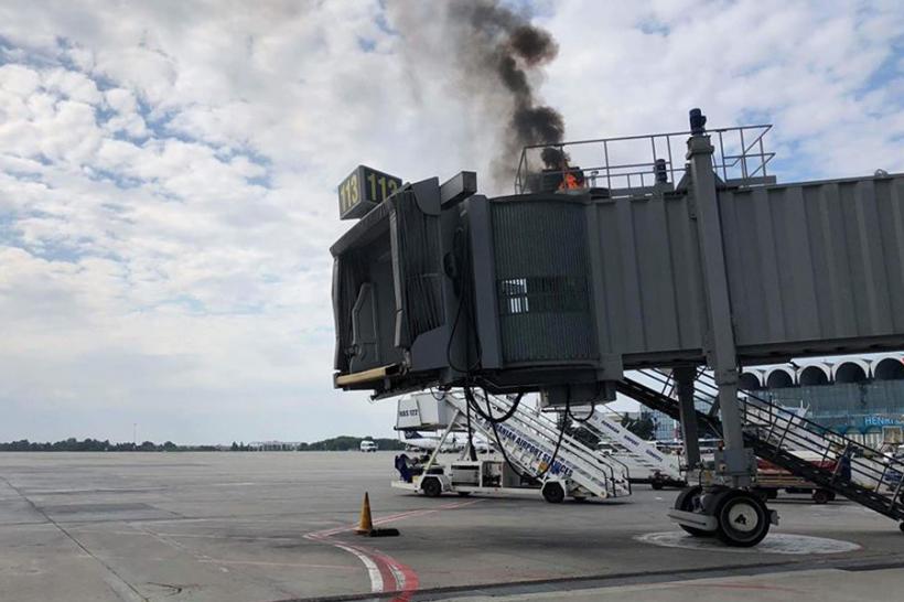 VIDEO - Incendiu la unul din terminalele Aeroportului Internațional Otopeni