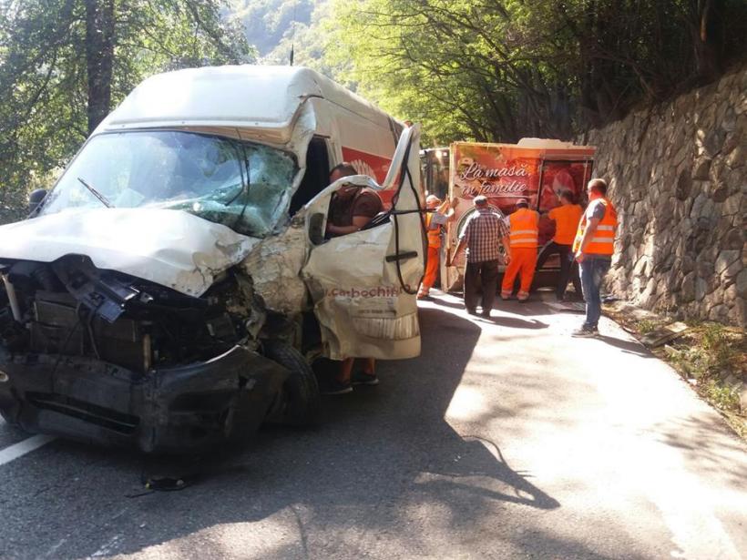 13 persoane rănite într-un accident grav în județul Vârcea pe DN7