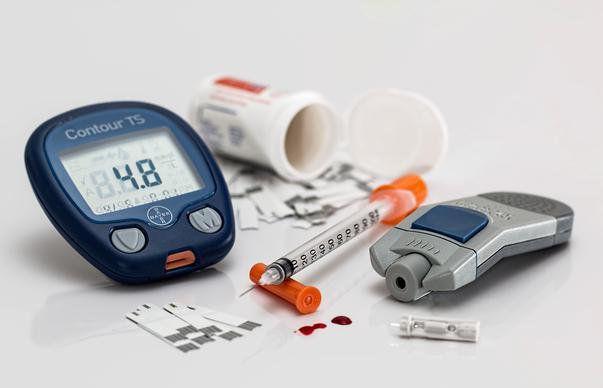 Pompe de insulină şi senzori, oferite gratuit diabeticilor