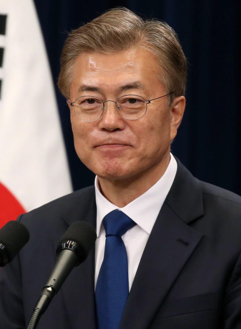 Liderul Coreei de Sud, aclamat la Phenian