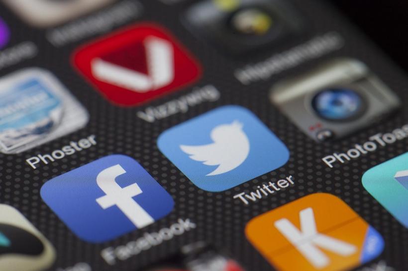 Facebook și Twitter ar putea fi penalizate de Comisia Europeană