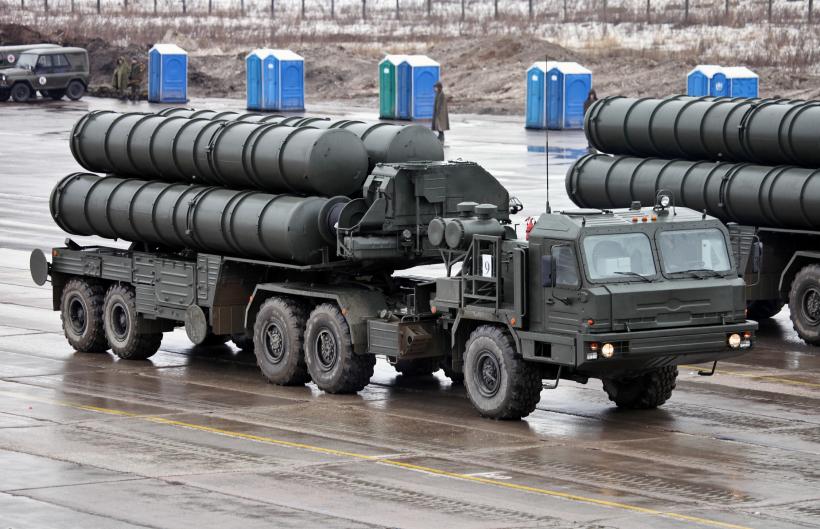 Rusia împânzește Crimeea cu rachete mobile sol-aer S-400 Triumf