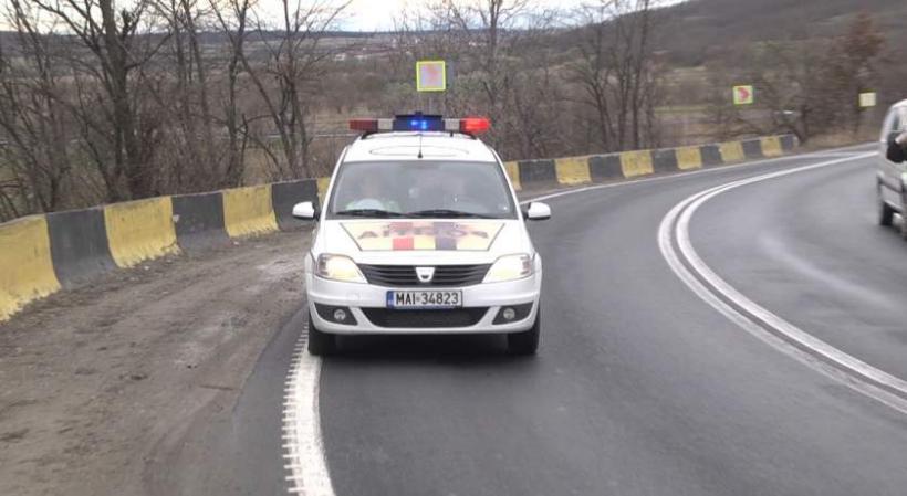 Caz şocant la Botoşani! Un copil de 12 ani a fost prins de poliţişti în timp ce conducea un autoturism, cu un adult pe scaunul din dreapta