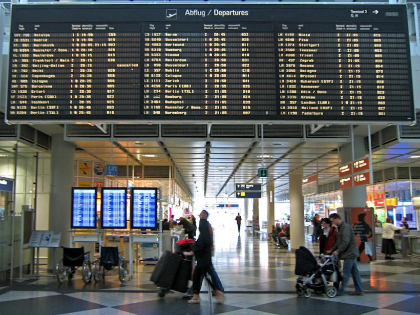 Aeroportul din Munchen, închis parţial după ce doi pasageri au trecut fără să fie controlaţi
