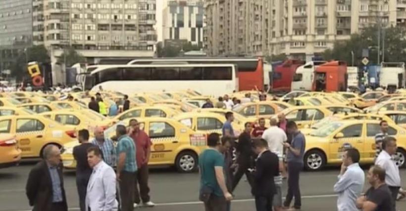 Transportatorii au reluat în această dimineaţă protestul din fata Ministerului Transporturilor
