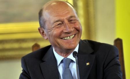 Băsescu susține că pentru Dragnea, România a devenit o tarabă pe care scrie că totul este de vânzare