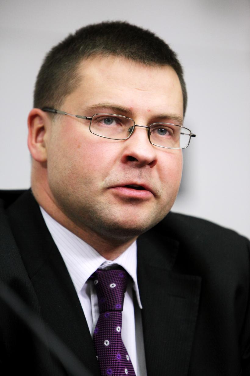 Comisarul european Dombrovskis: Bugetul italian încalcă în mod clar regulile UE