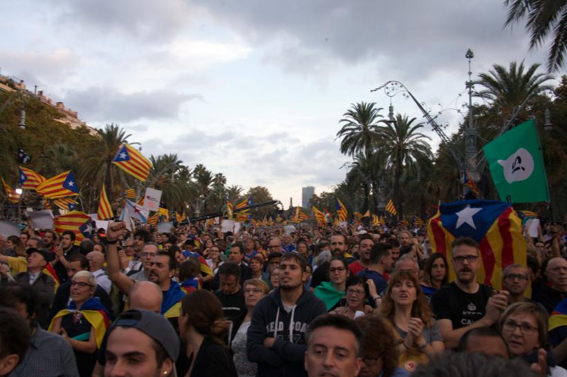 Manifestații la Barcelona pro și contra independenței Cataloniei