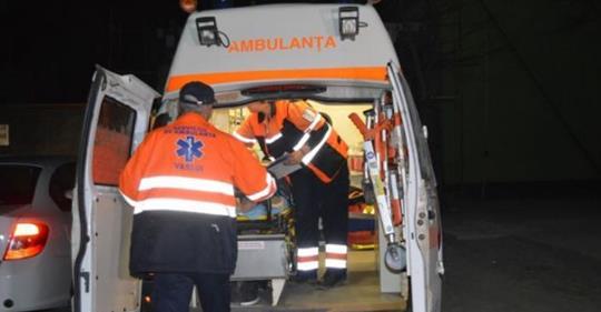 Accident în Buzău: Cinci persoane au ajuns la spital după ce maşina în care se aflau a lovit un cal