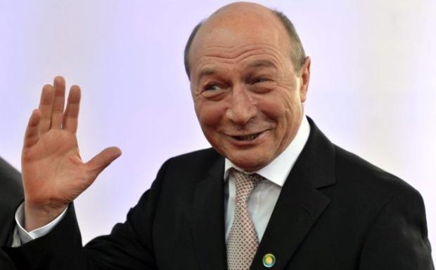 Băsescu susţine că proiectul noii legi a pensiilor menţine furtul din banii publici