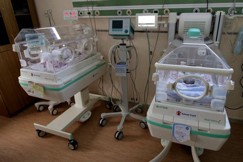 Două incubatoare performante, donate Spitalului Universitar de Organizaţia Salvaţi Copiii