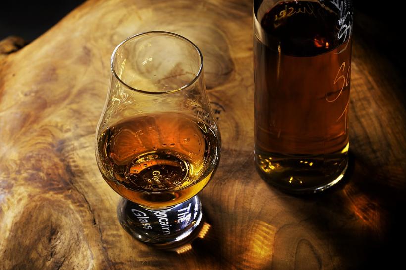 O sticlă de whisky a fost vândută la prețul de 1,1 milioane de dolari