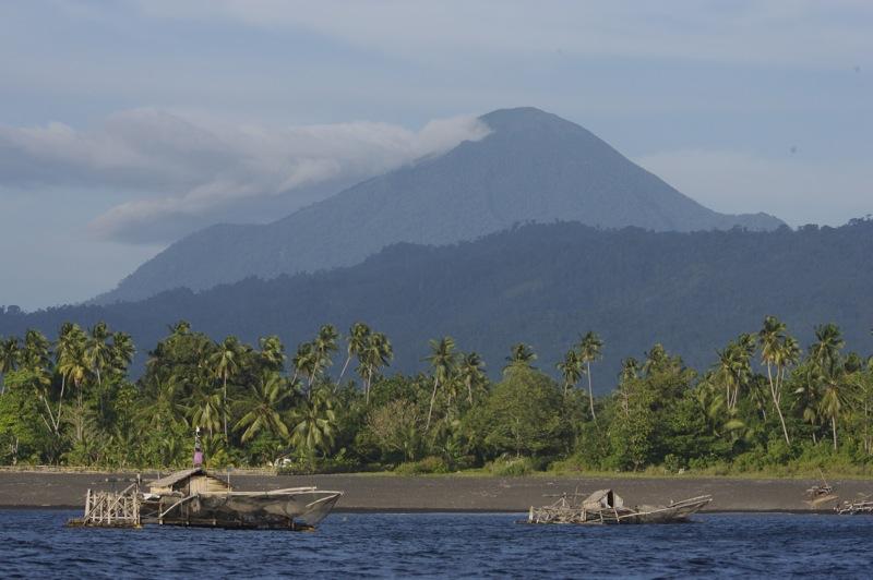 Vulcanul Soputan, de pe insula indoneziană Sulawesi, a erupt