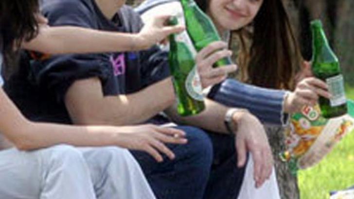 Caz şocant Mureş: Doi elevi de la un liceu din Reghin,găsiţi în comă alcoolică la şcoală