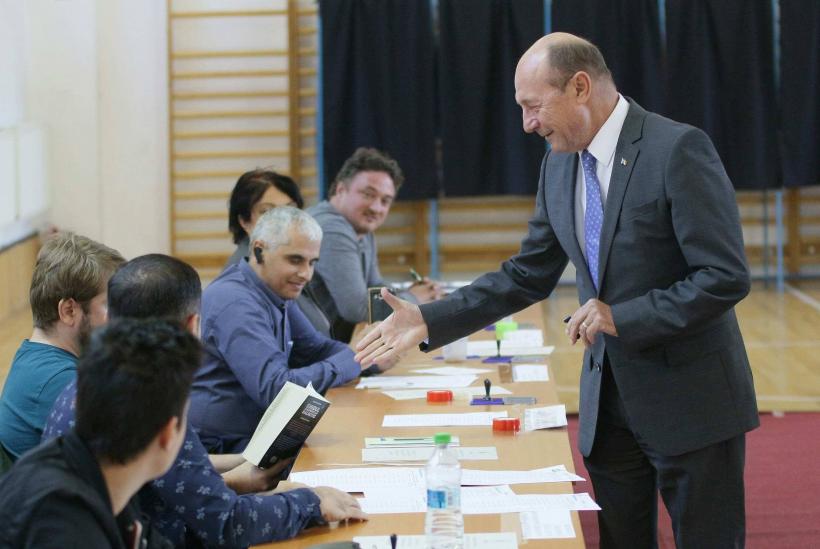Referendum Familie 2018. Incident cu Traian Băsescu, la secția de votare