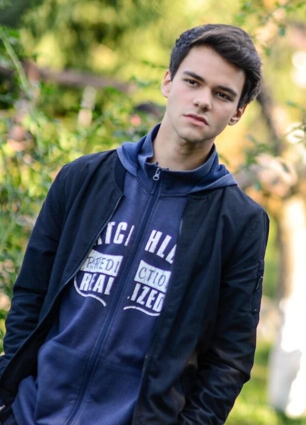 Fructul oprit sezonul 2 episodul 7. Ioan, către Ana:  „Eu plec în Dubai. Mi-ar plăcea tare mult să veniți cu mine” 18634576