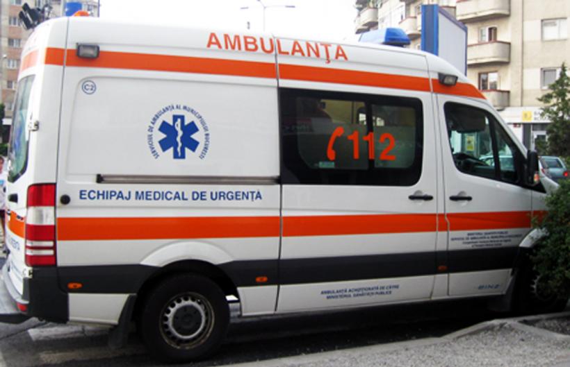 Un muncitor din Botoşani a fost grav rănit, după ce un stâlp s-a prăbuşit peste el