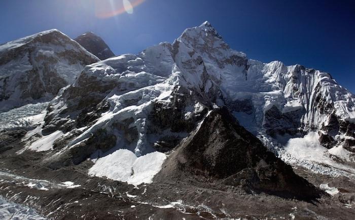 Cel puţin opt alpinişti şi-au pierdut viaţa în Nepal