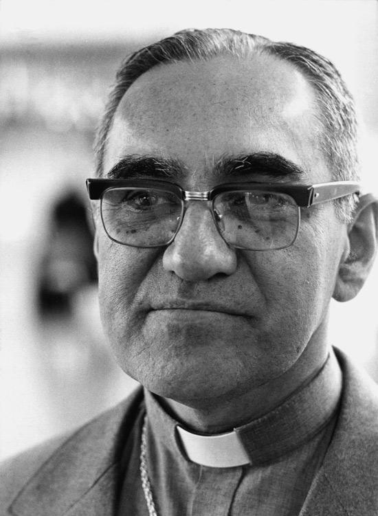 Martirul salvadorian Oscar Romero şi papa italian Paul al VI-lea au fost canonizaţi la Vatican