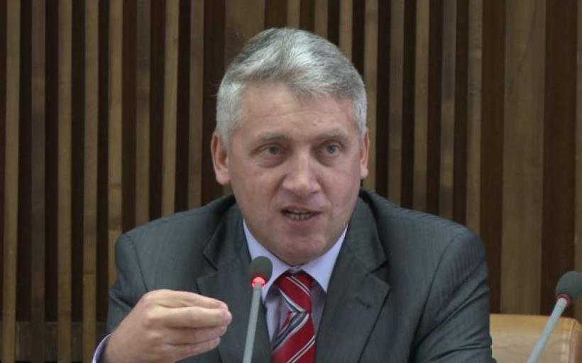 Adrian Ţuţuianu susţine că ordonanţa referitoare la legile justiţiei trebuia să se discute în partid