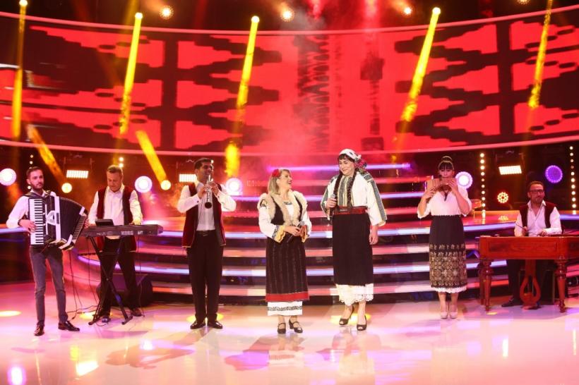 Mirela Vaida îmbracă portul popular moldovenesc și cântă cu Alin Gheorghișan,   la “Te cunosc de undeva!”